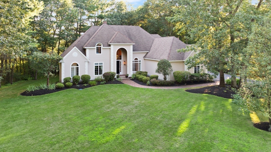 2 New Meadow Lane, Topsfield, Massachusetts, 4 Bedrooms Bedrooms, 9 Rooms Rooms,3.5 BathroomsBathrooms,Residential,For Sale,New Meadow Lane,73494340