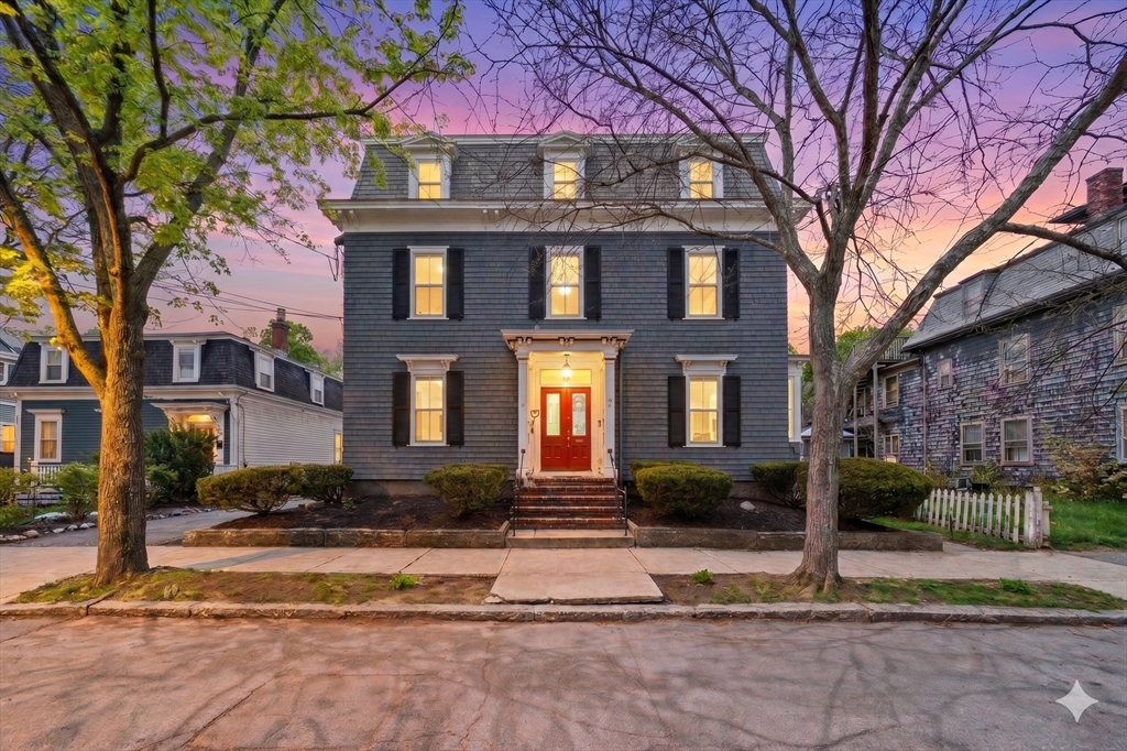 6 Linden St, Salem, Massachusetts, 3 Bedrooms Bedrooms, 6 Rooms Rooms,2 BathroomsBathrooms,Residential,For Sale,Linden St,73517587