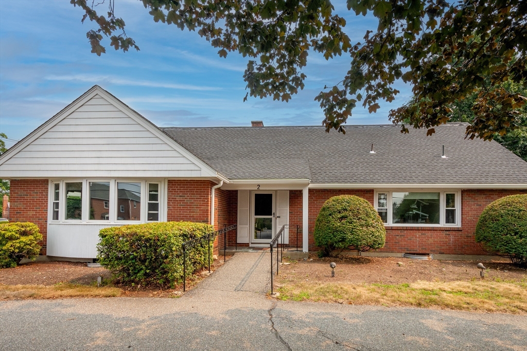 2 Winn St, Burlington, Massachusetts, 4 Bedrooms Bedrooms, 9 Rooms Rooms,3.5 BathroomsBathrooms,Residential,For Sale,Winn St,73498501