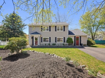 18 Anchorage Rd, Franklin, Massachusetts, 5 Bedrooms Bedrooms, 8 Rooms Rooms,2 BathroomsBathrooms,Residential,For Sale,Anchorage Rd,73515460