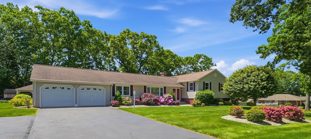 3 Beechwood Dr, Wilbraham, Massachusetts, 3 Bedrooms Bedrooms, 8 Rooms Rooms,3.5 BathroomsBathrooms,Residential,For Sale,Beechwood Dr,73529589