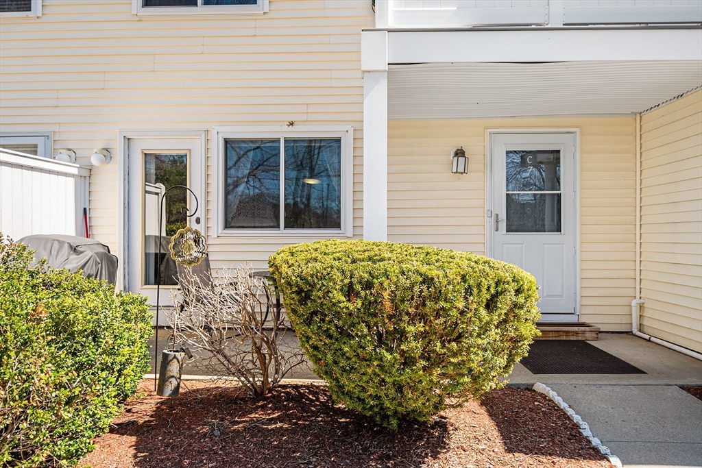 360 Littleton Rd, Chelmsford, Massachusetts, 2 Bedrooms Bedrooms, 6 Rooms Rooms,1 BathroomBathrooms,Residential,For Sale,Littleton Rd,73503078