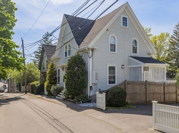13 Elm St, Marblehead, Massachusetts, 2 Bedrooms Bedrooms, 5 Rooms Rooms,2 BathroomsBathrooms,Residential,For Sale,Elm St,73521442 13 Elm St, Marblehead, Massachusetts, 2 Bedrooms Bedrooms, 5 Rooms Rooms,2 BathroomsBathrooms,Residential,For Sale,Elm St,73521442