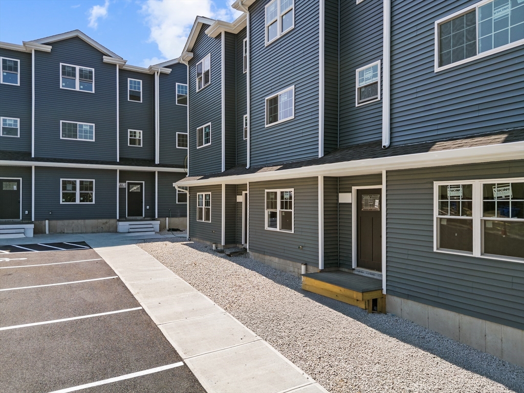 77 Hunter, Fall River, Massachusetts, 3 Bedrooms Bedrooms, 9 Rooms Rooms,2.5 BathroomsBathrooms,Residential,For Sale,Hunter,73448580