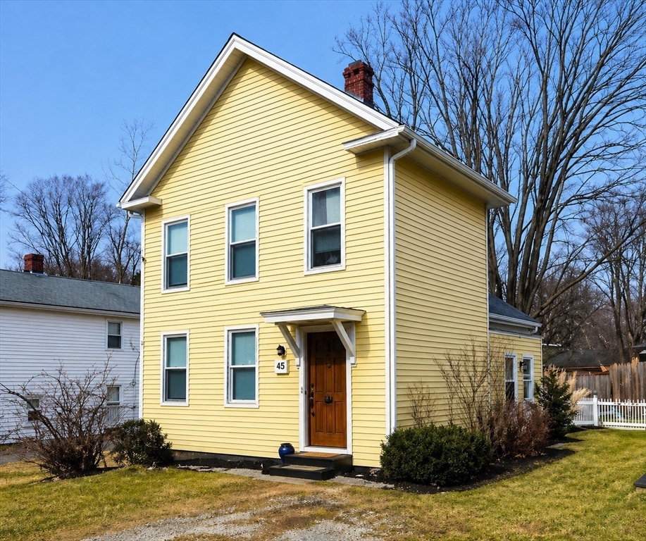 45 Maple St., Warren, Massachusetts, 3 Bedrooms Bedrooms, 5 Rooms Rooms,1 BathroomBathrooms,Residential,For Sale,Maple St.,73498882