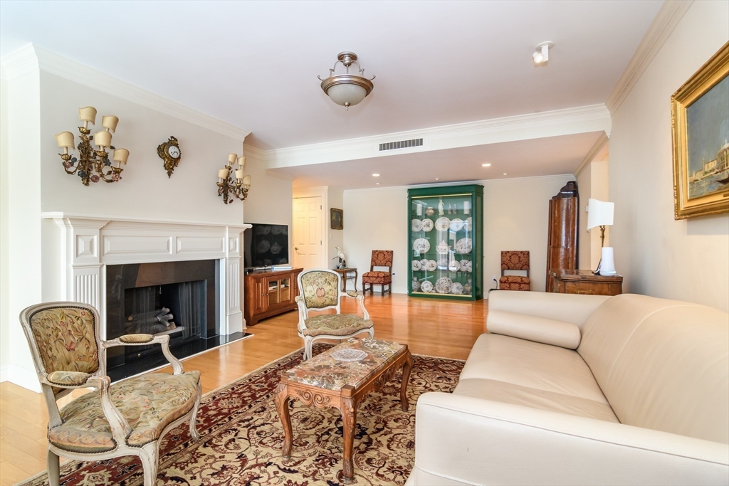 85 Grove St, Wellesley, Massachusetts, 2 Bedrooms Bedrooms, 5 Rooms Rooms,2 BathroomsBathrooms,Residential,For Sale,Grove St,73476922