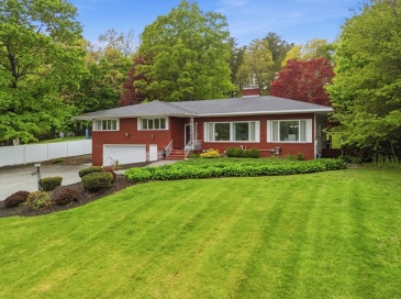 1310 Mammoth Rd, Dracut, Massachusetts, 4 Bedrooms Bedrooms, 10 Rooms Rooms,3 BathroomsBathrooms,Residential,For Sale,Mammoth Rd,73517011