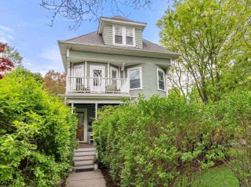 1469 Centre St, Newton, Massachusetts, 4 Bedrooms Bedrooms, 8 Rooms Rooms,3 BathroomsBathrooms,Residential,For Sale,Centre St,73516894