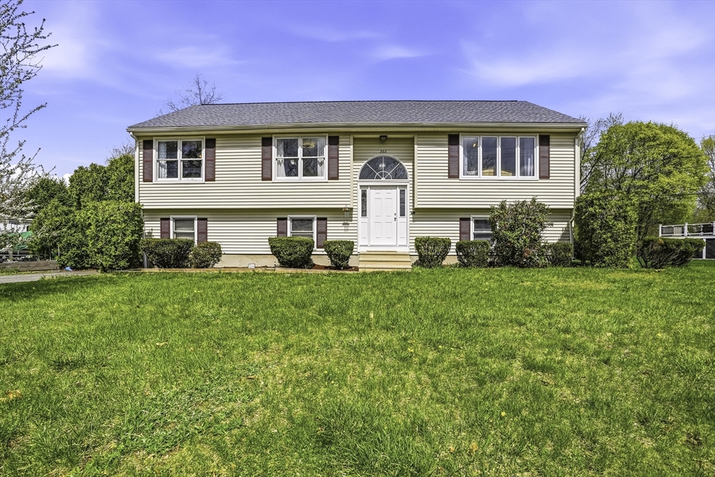 366 Oak St, Shrewsbury, Massachusetts, 3 Bedrooms Bedrooms, 6 Rooms Rooms,2 BathroomsBathrooms,Residential,For Sale,Oak St,73505224
