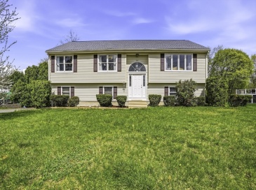 366 Oak St, Shrewsbury, Massachusetts, 3 Bedrooms Bedrooms, 6 Rooms Rooms,2 BathroomsBathrooms,Residential,For Sale,Oak St,73505224
