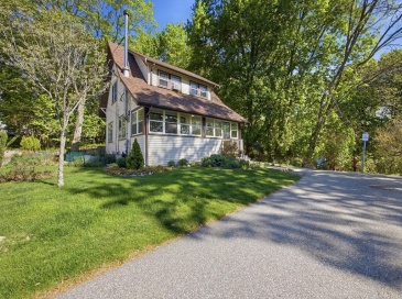 4 Mostika Road, Woburn, Massachusetts, 3 Bedrooms Bedrooms, 6 Rooms Rooms,1 BathroomBathrooms,Residential,For Sale,Mostika Road,73515701