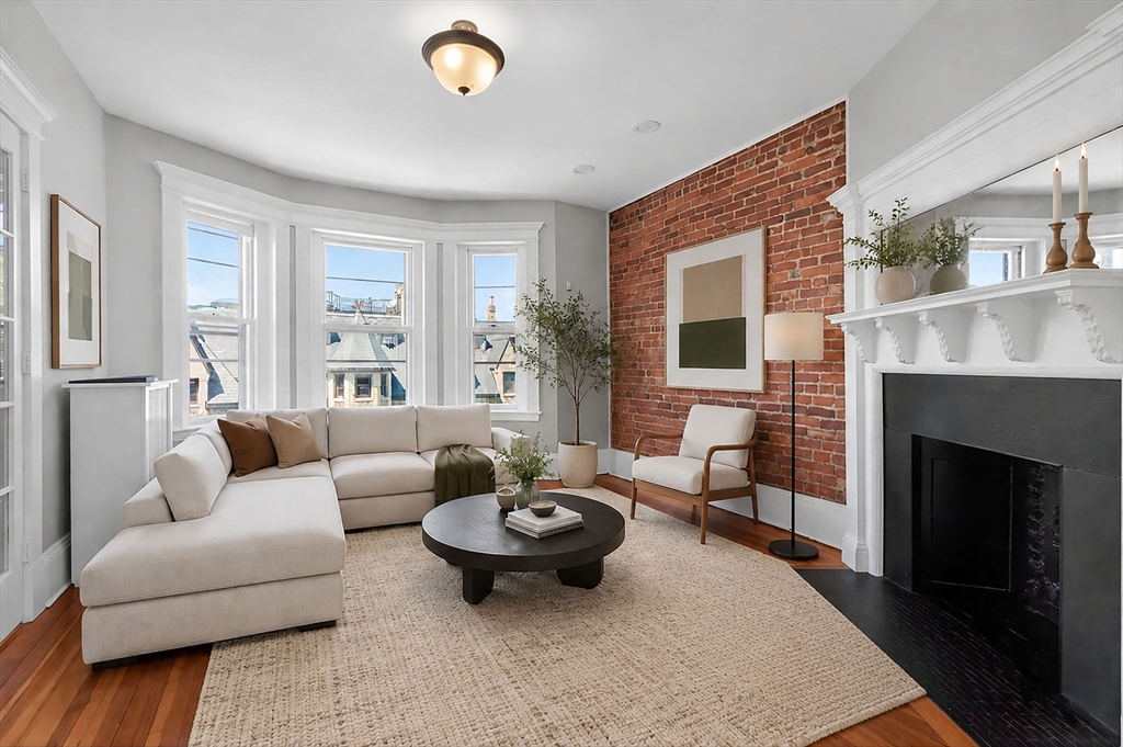 16 Garrison Rd, Brookline, Massachusetts, 3 Bedrooms Bedrooms, 6 Rooms Rooms,1 BathroomBathrooms,Residential,For Sale,Garrison Rd,73501357