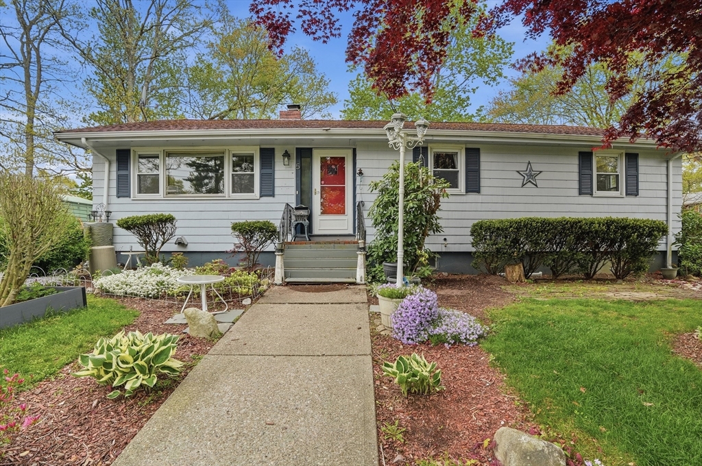 5 Linwood Park, Brockton, Massachusetts, 3 Bedrooms Bedrooms, 6 Rooms Rooms,1.5 BathroomsBathrooms,Residential,For Sale,Linwood Park,73520694