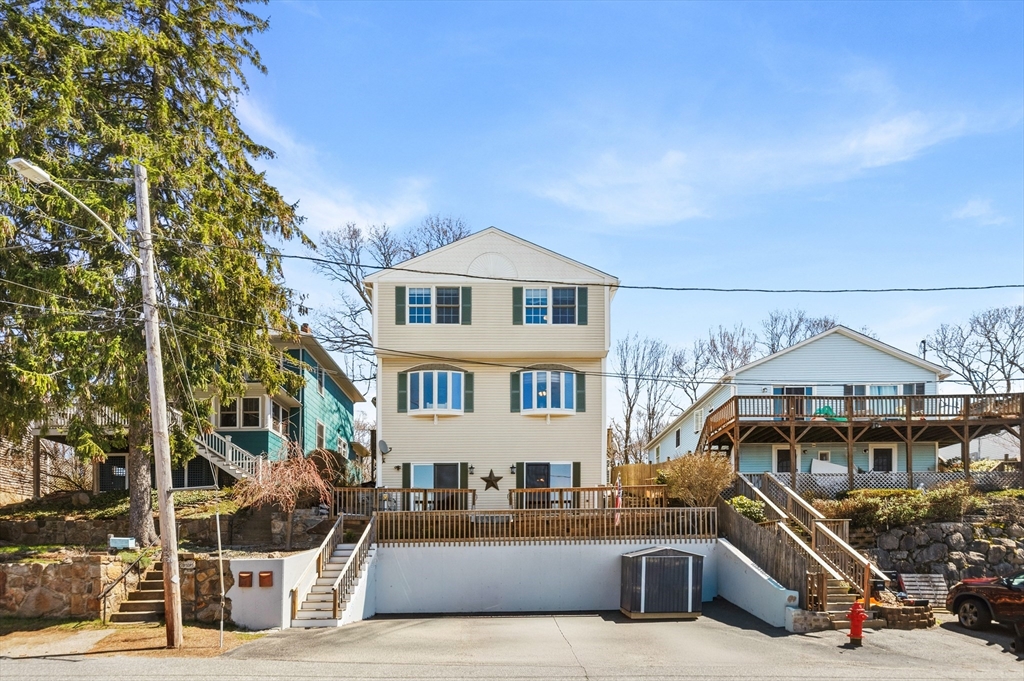 7 Dodge St, Gloucester, Massachusetts, 2 Bedrooms Bedrooms, 5 Rooms Rooms,1.5 BathroomsBathrooms,Residential,For Sale,Dodge St,73513478