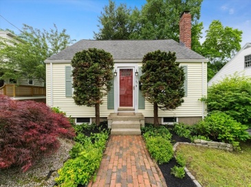 93 Prescott St, Medford, Massachusetts, 4 Bedrooms Bedrooms, 6 Rooms Rooms,1 BathroomBathrooms,Residential,For Sale,Prescott St,73529195
