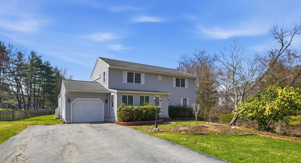 235 Vineland Ave, East Longmeadow, Massachusetts, 5 Bedrooms Bedrooms, 9 Rooms Rooms,3 BathroomsBathrooms,Residential,For Sale,Vineland Ave,73493816
