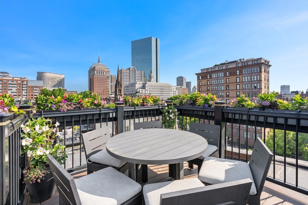 30 Marlborough St, Boston, Massachusetts, 3 Bedrooms Bedrooms, 5 Rooms Rooms,2.5 BathroomsBathrooms,Residential,For Sale,Marlborough St,73523003