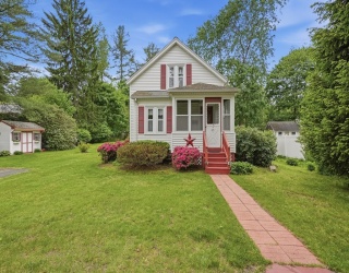7 Linden Street, Ashland, Massachusetts, 2 Bedrooms Bedrooms, 6 Rooms Rooms,1 BathroomBathrooms,Residential,For Sale,Linden Street,73523892