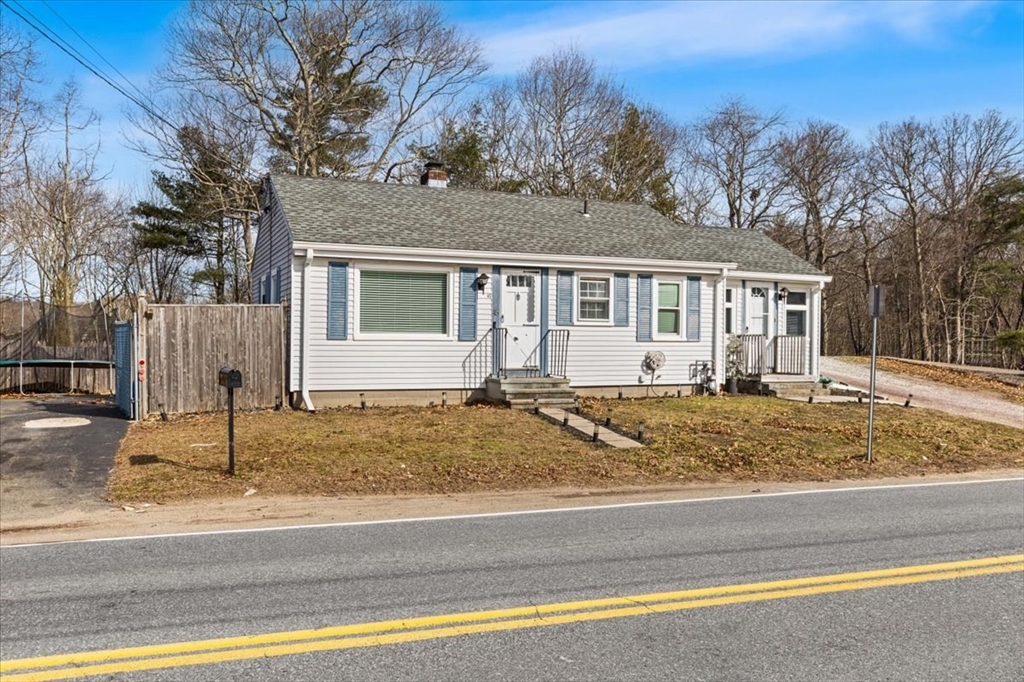45 Groveland St, Abington, Massachusetts, 2 Bedrooms Bedrooms, 7 Rooms Rooms,1 BathroomBathrooms,Residential,For Sale,Groveland St,73489405