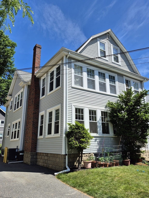 15 White St, Arlington, Massachusetts, 2 Bedrooms Bedrooms, 6 Rooms Rooms,1 BathroomBathrooms,Residential Lease,For Rent,White St,73535725