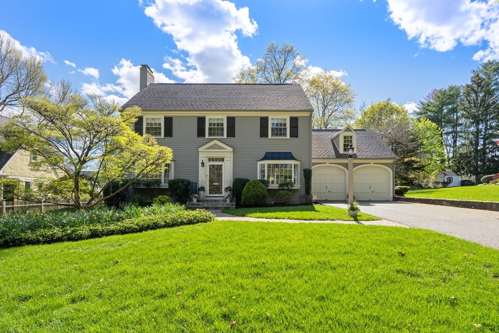 256 Robbins St, Milton, Massachusetts, 5 Bedrooms Bedrooms, 9 Rooms Rooms,2.5 BathroomsBathrooms,Residential,For Sale,Robbins St,73512717