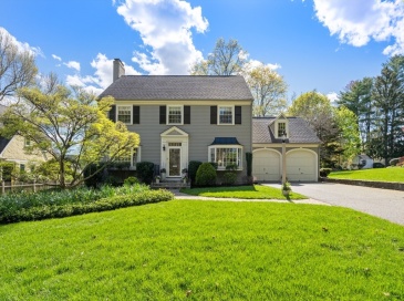 256 Robbins St, Milton, Massachusetts, 5 Bedrooms Bedrooms, 9 Rooms Rooms,2.5 BathroomsBathrooms,Residential,For Sale,Robbins St,73512717