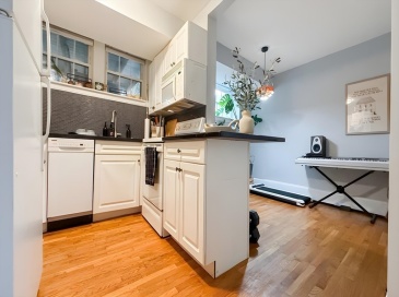 76 Boylston Street, Newton, Massachusetts, 2 Bedrooms Bedrooms, 4 Rooms Rooms,1 BathroomBathrooms,Residential Lease,For Rent,Boylston Street,73521830 76 Boylston Street, Newton, Massachusetts, 2 Bedrooms Bedrooms, 4 Rooms Rooms,1 BathroomBathrooms,Residential Lease,For Rent,Boylston Street,73521830