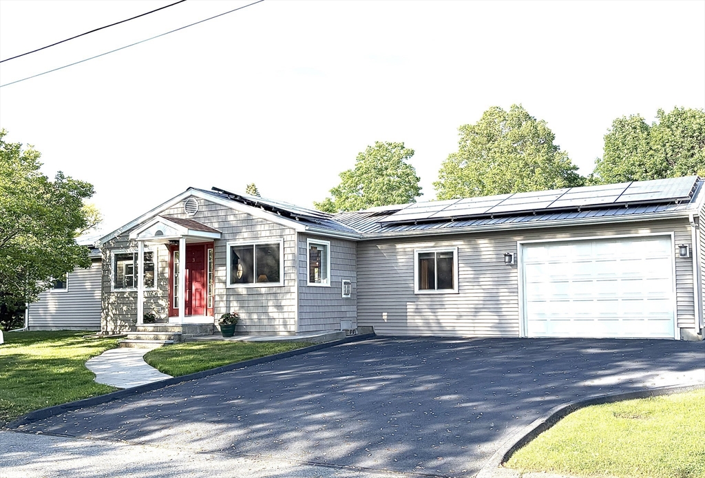 3 Roseanne Drive, Fairhaven, Massachusetts, 3 Bedrooms Bedrooms, 7 Rooms Rooms,2 BathroomsBathrooms,Residential,For Sale,Roseanne Drive,73525809