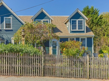 28 Commercial Street, Provincetown, Massachusetts, 2 Bedrooms Bedrooms, 5 Rooms Rooms,2 BathroomsBathrooms,Residential,For Sale,Commercial Street,73493869 28 Commercial Street, Provincetown, Massachusetts, 2 Bedrooms Bedrooms, 5 Rooms Rooms,2 BathroomsBathrooms,Residential,For Sale,Commercial Street,73493869