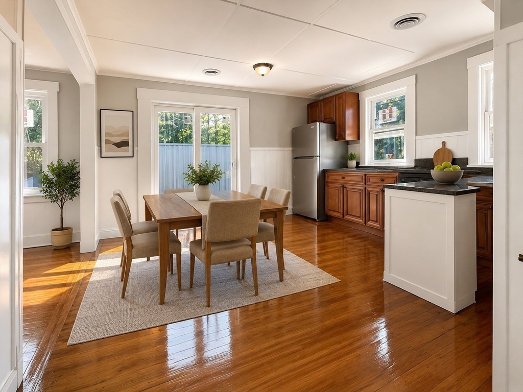 218 Standish Ave, Plymouth, Massachusetts, 2 Bedrooms Bedrooms, 5 Rooms Rooms,1 BathroomBathrooms,Residential Lease,For Rent,Standish Ave,73543417
