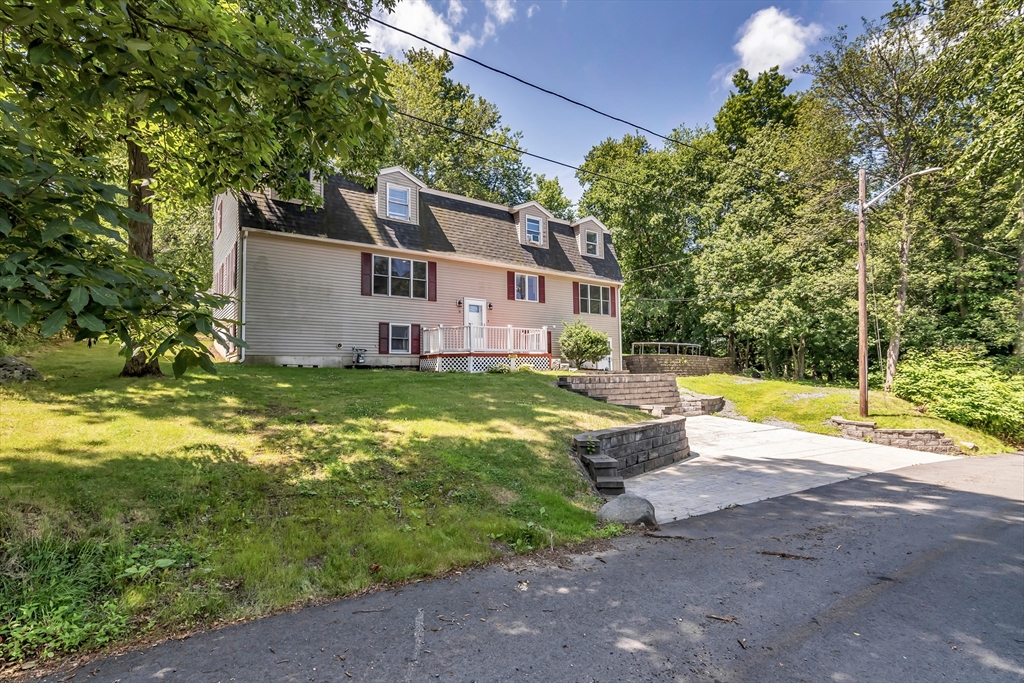 30 Benham St, Haverhill, Massachusetts, 3 Bedrooms Bedrooms, 7 Rooms Rooms,1.5 BathroomsBathrooms,Residential,For Sale,Benham St,73543424