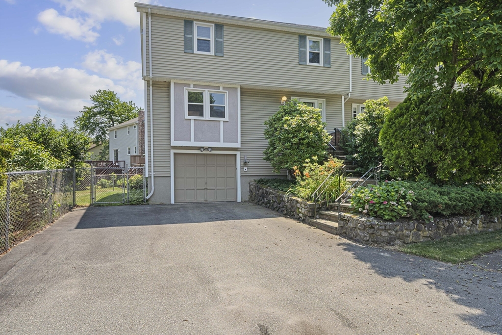 12 Pearl St, Randolph, Massachusetts, 3 Bedrooms Bedrooms, 7 Rooms Rooms,2.5 BathroomsBathrooms,Residential,For Sale,Pearl St,73543422
