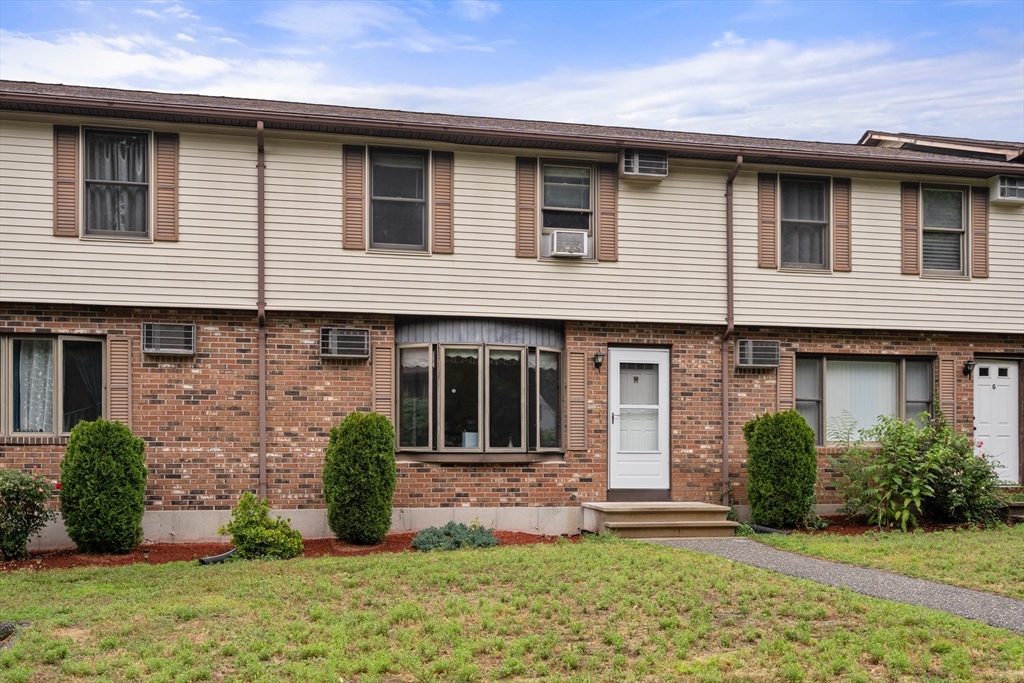 340 Dale St, Chicopee, Massachusetts, 2 Bedrooms Bedrooms, 4 Rooms Rooms,1.5 BathroomsBathrooms,Residential,For Sale,Dale St,73543435