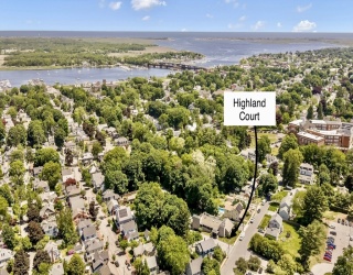 2 Highland Court, Newburyport, Massachusetts, 5 Bedrooms Bedrooms, 10 Rooms Rooms,4.5 BathroomsBathrooms,Residential,For Sale,Highland Court,73543447
