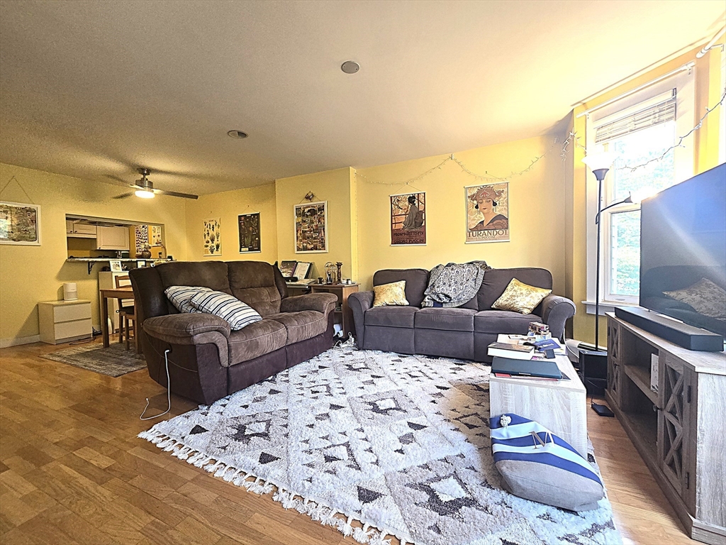 626 Washington, Brookline, Massachusetts, 2 Bedrooms Bedrooms, 4 Rooms Rooms,1.5 BathroomsBathrooms,Residential Lease,For Rent,Washington,73543446
