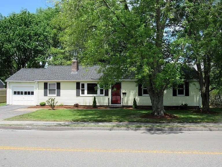 1247 Trapelo Rd, Waltham, Massachusetts, 3 Bedrooms Bedrooms, 6 Rooms Rooms,1 BathroomBathrooms,Residential Lease,For Rent,Trapelo Rd,73543456
