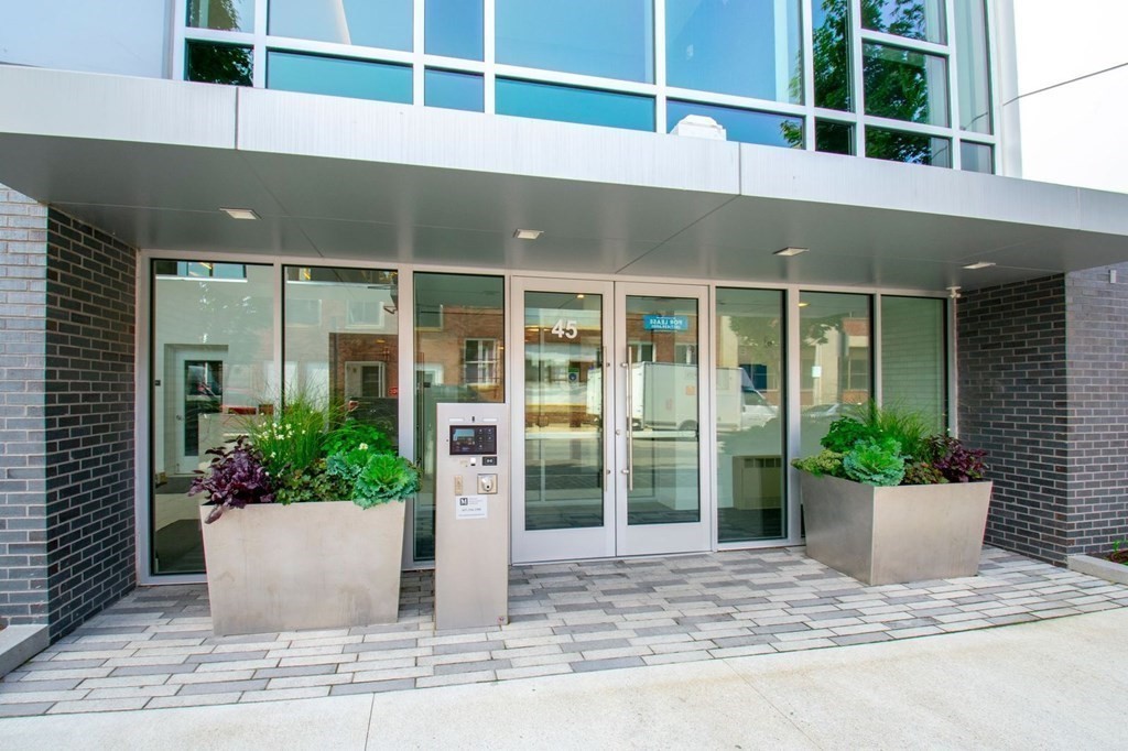 45 W Third Street, Boston, Massachusetts, 3 Bedrooms Bedrooms, 5 Rooms Rooms,2 BathroomsBathrooms,Residential Lease,For Rent,W Third Street,73543465