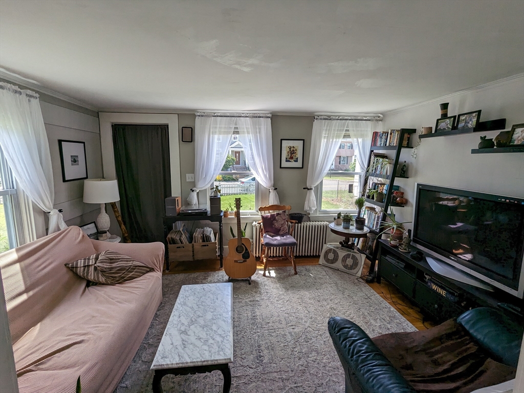 140 Grove, Melrose, Massachusetts, 2 Bedrooms Bedrooms, 5 Rooms Rooms,1.5 BathroomsBathrooms,Residential Lease,For Rent,Grove,73543477