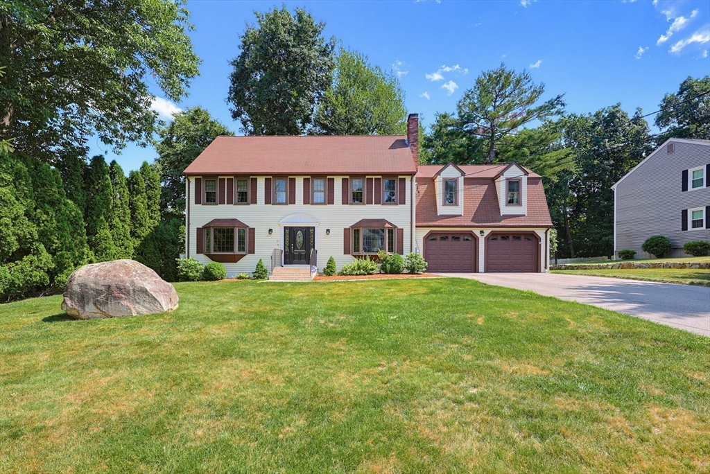 19 Lantern Lane, Milford, Massachusetts, 5 Bedrooms Bedrooms, 10 Rooms Rooms,2.5 BathroomsBathrooms,Residential,For Sale,Lantern Lane,73543479