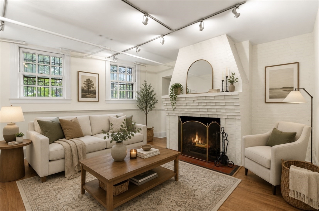 112 Pinckney Street, Boston, Massachusetts, 1 Bedroom Bedrooms, 3 Rooms Rooms,1 BathroomBathrooms,Residential,For Sale,Pinckney Street,73543490