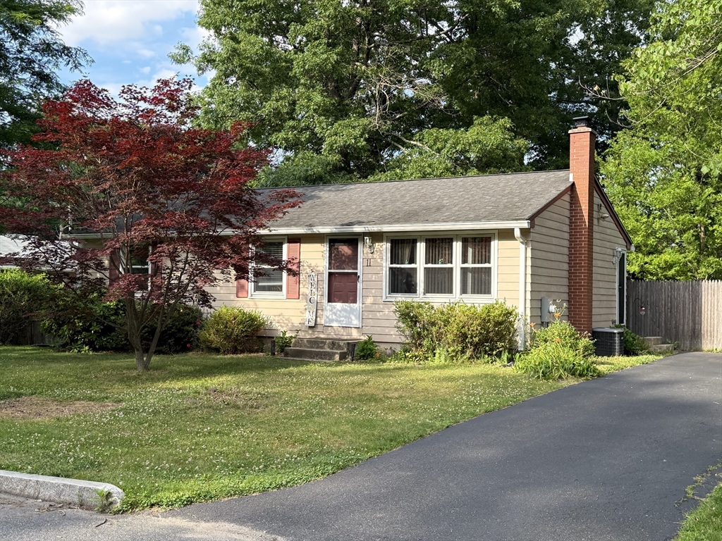 11 Butternut St, Springfield, Massachusetts, 3 Bedrooms Bedrooms, 5 Rooms Rooms,2 BathroomsBathrooms,Residential,For Sale,Butternut St,73543557