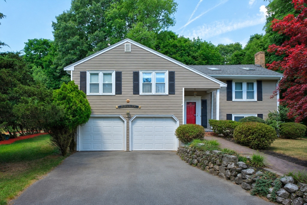 9 Oregon Ave, Braintree, Massachusetts, 3 Bedrooms Bedrooms, 8 Rooms Rooms,2.5 BathroomsBathrooms,Residential,For Sale,Oregon Ave,73543550