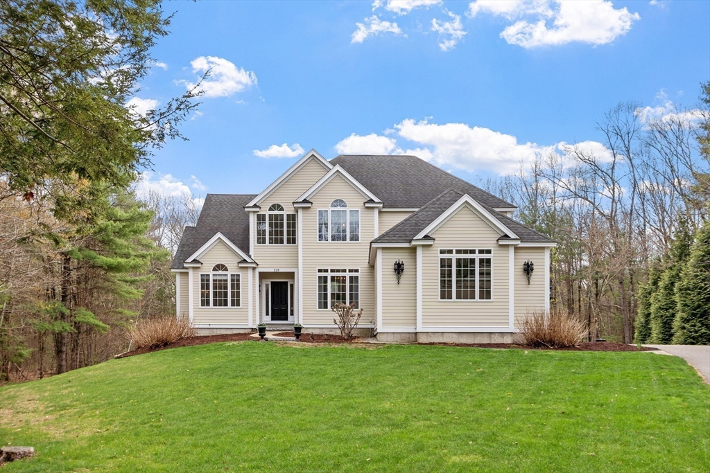 228 Devonshire Way, Lancaster, Massachusetts, 4 Bedrooms Bedrooms, 11 Rooms Rooms,3.5 BathroomsBathrooms,Residential,For Sale,Devonshire Way,73509085