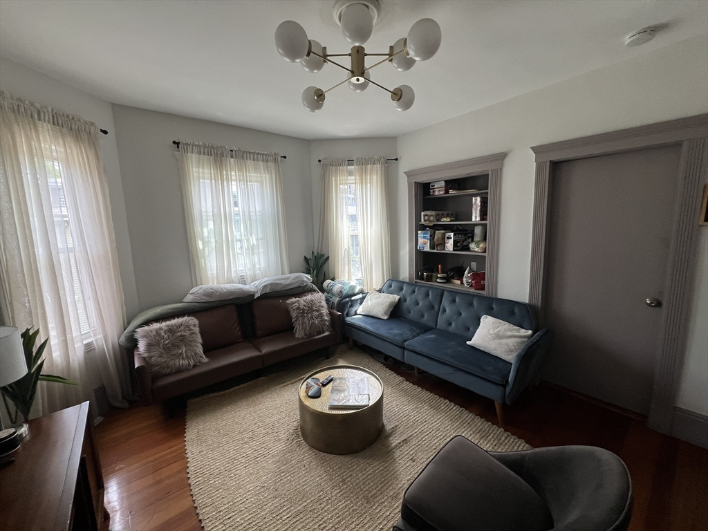 195 Hancock St, Boston, Massachusetts, 2 Bedrooms Bedrooms, 5 Rooms Rooms,1 BathroomBathrooms,Residential Lease,For Rent,Hancock St,73543585