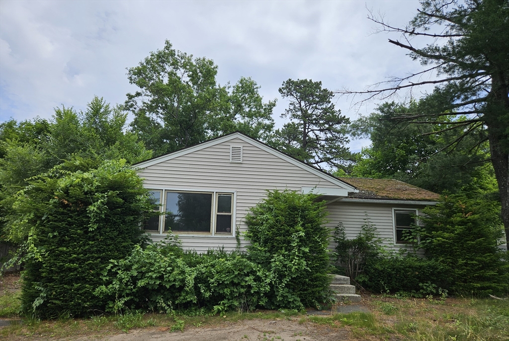 5 Morin Dr, Easthampton, Massachusetts, 3 Bedrooms Bedrooms, 5 Rooms Rooms,1 BathroomBathrooms,Residential,For Sale,Morin Dr,73543591
