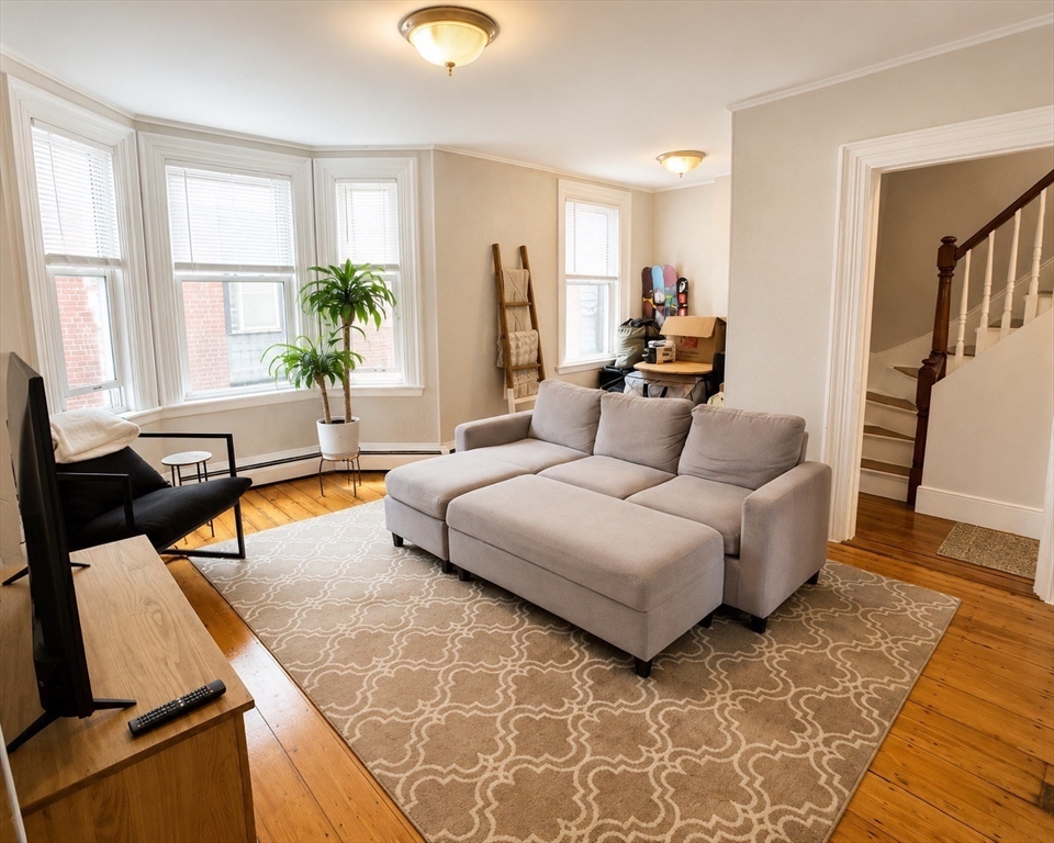 5 Holden Row, Boston, Massachusetts, 3 Bedrooms Bedrooms, 7 Rooms Rooms,2 BathroomsBathrooms,Residential Lease,For Rent,Holden Row,73543614