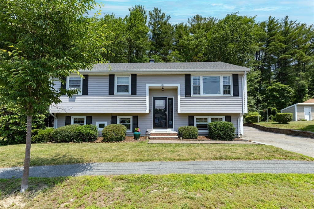 27 Hayes Ave, Beverly, Massachusetts, 3 Bedrooms Bedrooms, 7 Rooms Rooms,2 BathroomsBathrooms,Residential,For Sale,Hayes Ave,73543588