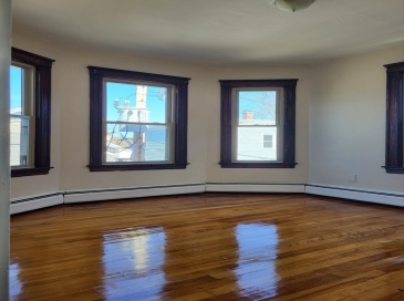 74 Pecker St, Haverhill, Massachusetts, 1 Bedroom Bedrooms, 4 Rooms Rooms,1 BathroomBathrooms,Residential Lease,For Rent,Pecker St,73509632