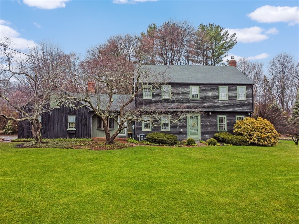 15 Cedarcrest Lane, Haverhill, Massachusetts, 5 Bedrooms Bedrooms, 10 Rooms Rooms,2.5 BathroomsBathrooms,Residential,For Sale,Cedarcrest Lane,73490414