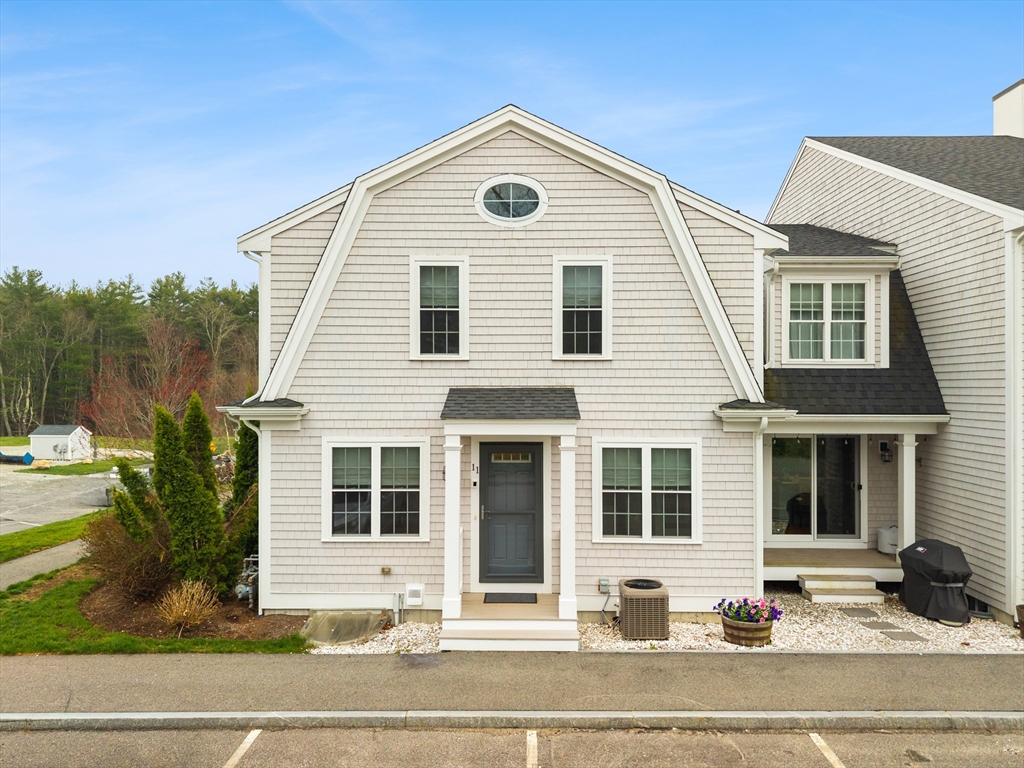 138 Elm Street, Kingston, Massachusetts, 2 Bedrooms Bedrooms, 4 Rooms Rooms,1.5 BathroomsBathrooms,Residential,For Sale,Elm Street,73505600